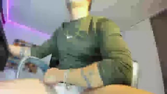 Snapshot of charlie_hotxxx chatting on 03.07.25 charlie hotxxx online show from 03.07.25