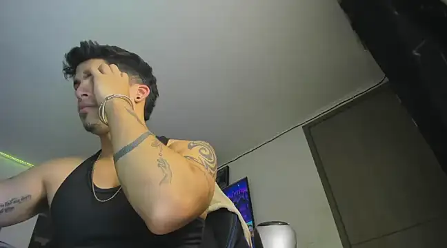 Snapshot of charlie_hotxxx chatting on 03.13.25 charlie hotxxx online show from 03.13.25