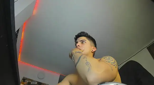 Snapshot of charlie_hotxxx chatting on 03.23.25 charlie hotxxx online show from 03.23.25