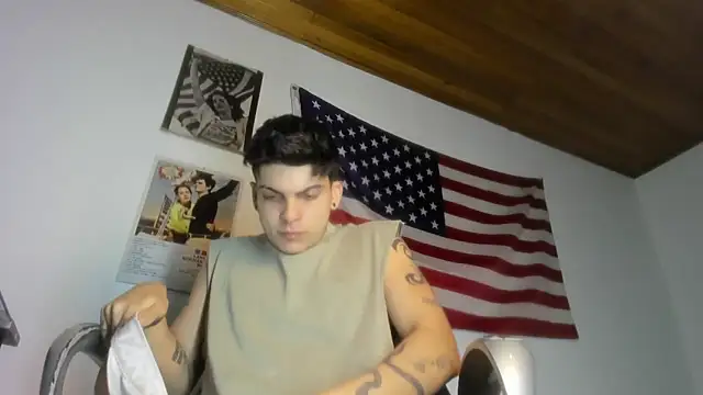 Snapshot of charlie_hotxxx chatting on 11.06.25 charlie hotxxx online show from 11.06.25