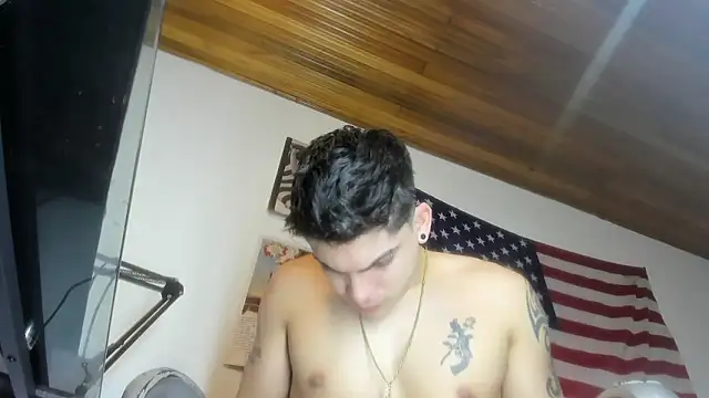 Snapshot of charlie_hotxxx chatting on 01.08.26 charlie hotxxx online show from 01.08.26