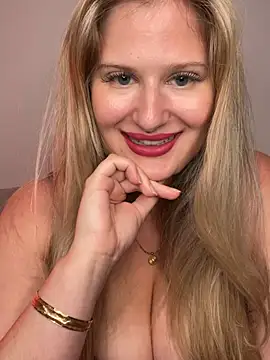 Snapshot of Busty-Ellie chatting on 06.13.26 Busty-Ellie online show from 06.13.26