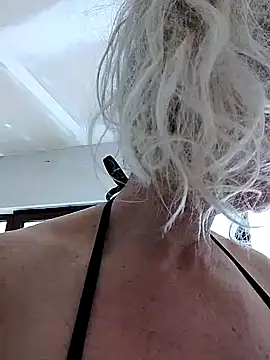 Snapshot of Tinuus chatting on 03.08.25 Tinuus online show from 03.08.25