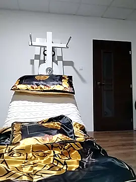 Snapshot of Tinuus chatting on 03.12.25 Tinuus online show from 03.12.25