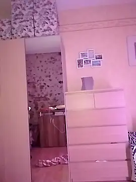 Snapshot of Tinuus chatting on 11.27.25 Tinuus online show from 11.27.25