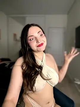 Snapshot of HoneySweetBee chatting on 11.16.25 HoneySweetBee online show from 11.16.25