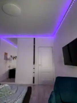 Snapshot of HoneySweetBee chatting on 11.30.25 HoneySweetBee online show from 11.30.25