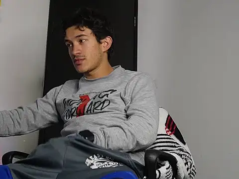 Snapshot of FelipheLive chatting on 10.14.25 FelipheLive online show from 10.14.25