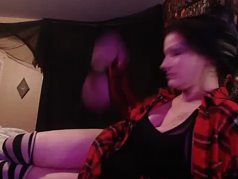 Snapshot of HighCityHoney chatting on 10.17.25 HighCityHoney online show from 10.17.25