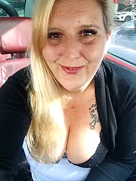 BecciDeluxe online show from 03.16.26