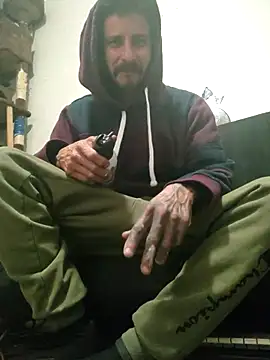 Snapshot of LongDickZee562 chatting on 12.17.24 LongDickZee562 online show from 12.17.24