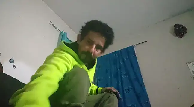 Snapshot of LongDickZee562 chatting on 12.28.24 LongDickZee562 online show from 12.28.24