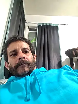 Snapshot of LongDickZee562 chatting on 11.04.25 LongDickZee562 online show from 11.04.25