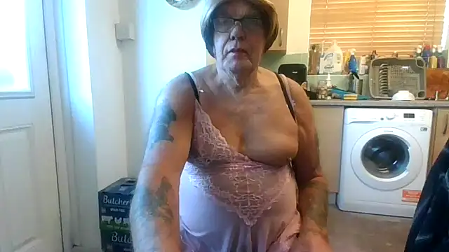 Snapshot of samanthasissieuk chatting on 11.02.25 samanthasissieuk online show from 11.02.25