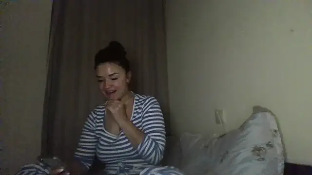 Linusya online show from 11.15.25