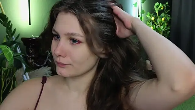 Snapshot of Charlotte_wow chatting on 12.22.24 Charlotte wow online show from 12.22.24