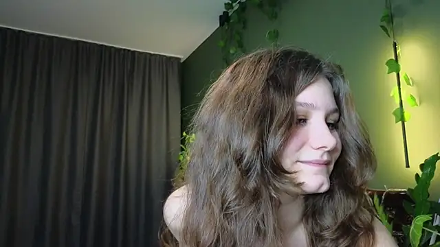 Snapshot of Charlotte_wow chatting on 12.22.24 Charlotte wow online show from 12.22.24