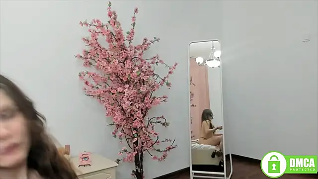 Snapshot of Charlotte_wow chatting on 12.25.24 Charlotte wow online show from 12.25.24