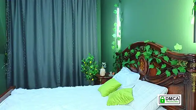 Snapshot of Charlotte_wow chatting on 03.11.25 Charlotte wow online show from 03.11.25