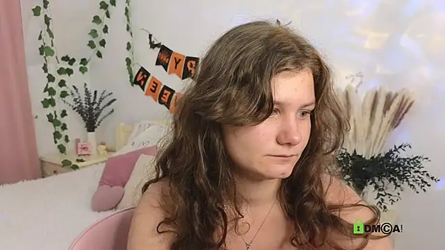 Snapshot of Charlotte_wow chatting on 10.17.25 Charlotte wow online show from 10.17.25