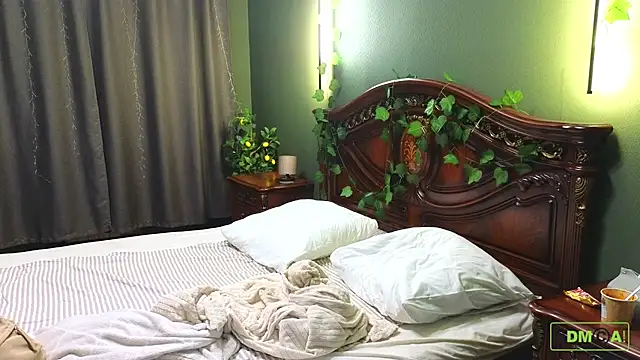 Snapshot of Charlotte_wow chatting on 11.10.25 Charlotte wow online show from 11.10.25