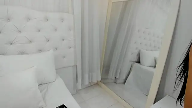 thaliia gomez online show from 10.11.25