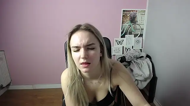 Snapshot of viktoria_lovely chatting on 01.17.25 viktoria lovely online show from 01.17.25