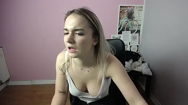 Snapshot of viktoria_lovely chatting on 01.24.25 viktoria lovely online show from 01.24.25