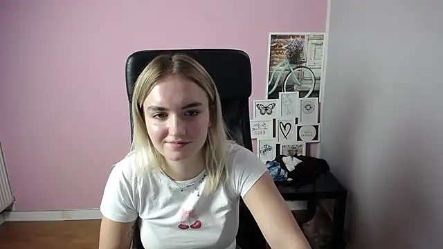 Snapshot of viktoria_lovely chatting on 09.22.25 viktoria lovely online show from 09.22.25