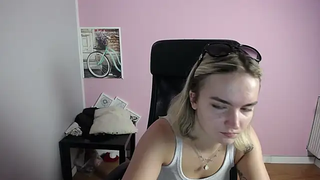 Snapshot of viktoria_lovely chatting on 06.23.26 viktoria lovely online show from 06.23.26