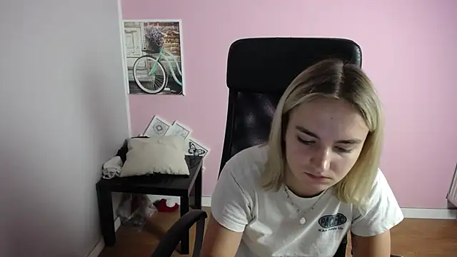 Snapshot of viktoria_lovely chatting on 07.03.26 viktoria lovely online show from 07.03.26