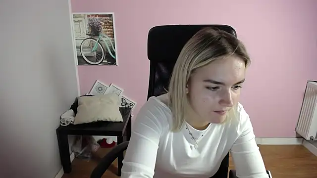 Snapshot of viktoria_lovely chatting on 07.06.26 viktoria lovely online show from 07.06.26