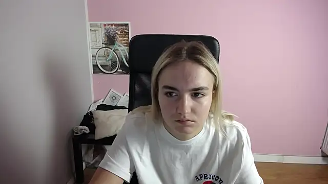 Snapshot of viktoria_lovely chatting on 07.13.26 viktoria lovely online show from 07.13.26