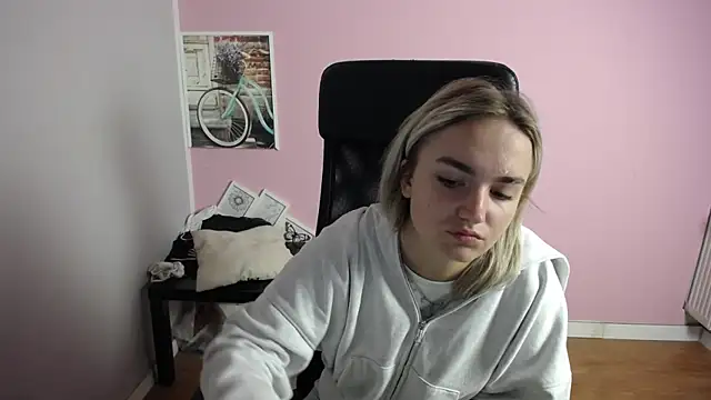 Snapshot of viktoria_lovely chatting on 07.23.26 viktoria lovely online show from 07.23.26