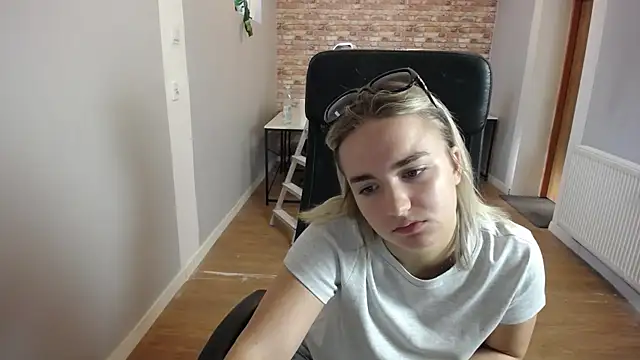 Snapshot of viktoria_lovely chatting on 07.30.26 viktoria lovely online show from 07.30.26