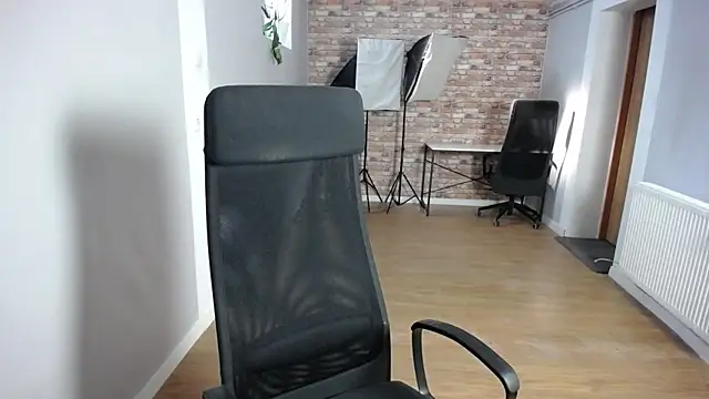 Snapshot of viktoria_lovely chatting on 08.04.26 viktoria lovely online show from 08.04.26