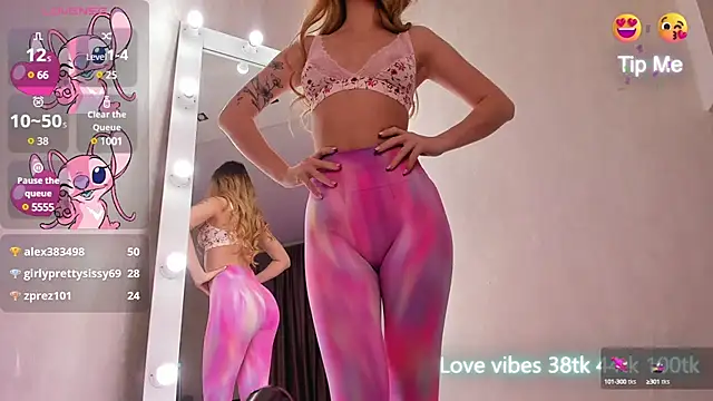 Snapshot of Tracy-Taylor chatting on 01.11.25 Tracy-Taylor online show from 01.11.25