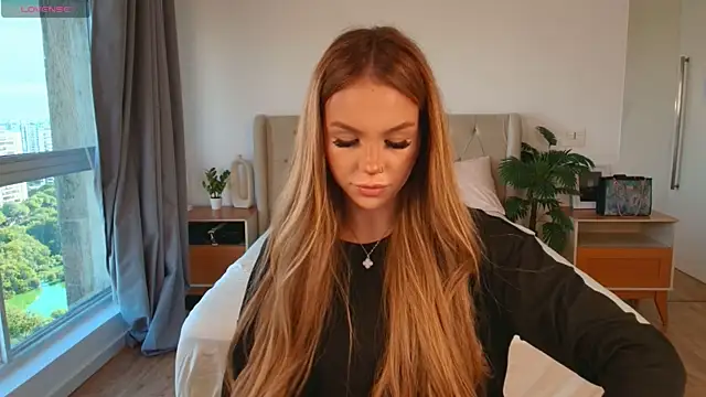 Snapshot of Tracy-Taylor chatting on 04.16.26 Tracy-Taylor online show from 04.16.26