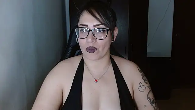 Snapshot of natashasmithe chatting on 05.18.26 natashasmithe online show from 05.18.26