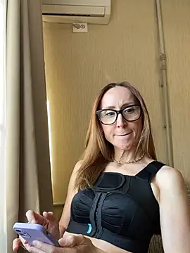 LauraDavis online show from 04.10.26