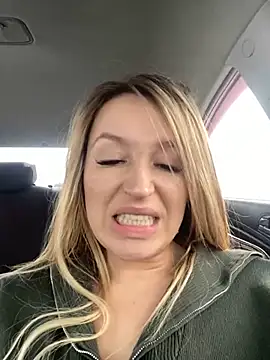 Snapshot of StasyWood chatting on 01.08.25 StasyWood online show from 01.08.25