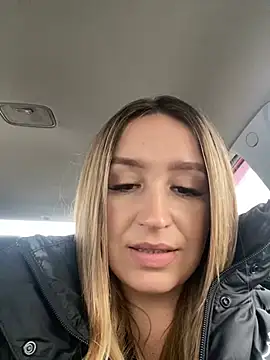 Snapshot of StasyWood chatting on 01.11.25 StasyWood online show from 01.11.25