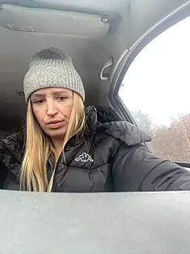 Snapshot of StasyWood chatting on 01.28.25 StasyWood online show from 01.28.25