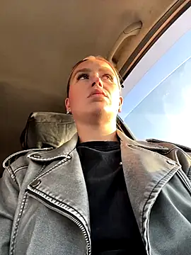 Snapshot of StasyWood chatting on 09.16.25 StasyWood online show from 09.16.25