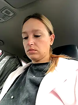 Snapshot of StasyWood chatting on 09.21.25 StasyWood online show from 09.21.25