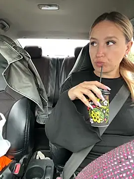 Snapshot of StasyWood chatting on 09.22.25 StasyWood online show from 09.22.25