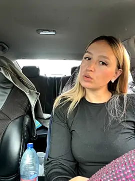 Snapshot of StasyWood chatting on 09.23.25 StasyWood online show from 09.23.25