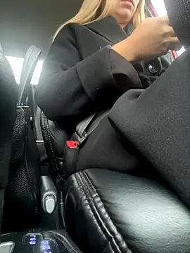 Snapshot of StasyWood chatting on 10.08.25 StasyWood online show from 10.08.25