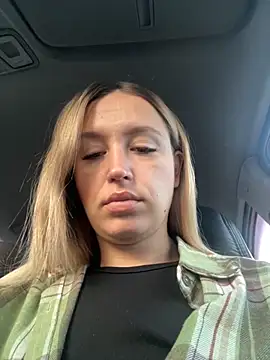 Snapshot of StasyWood chatting on 10.12.25 StasyWood online show from 10.12.25