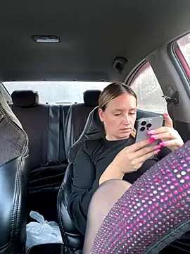 Snapshot of StasyWood chatting on 10.13.25 StasyWood online show from 10.13.25